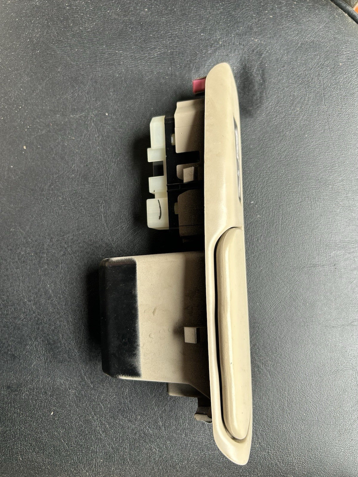 03-09 GX470 Rear Passenger Right Power Window Switch 84030-600031