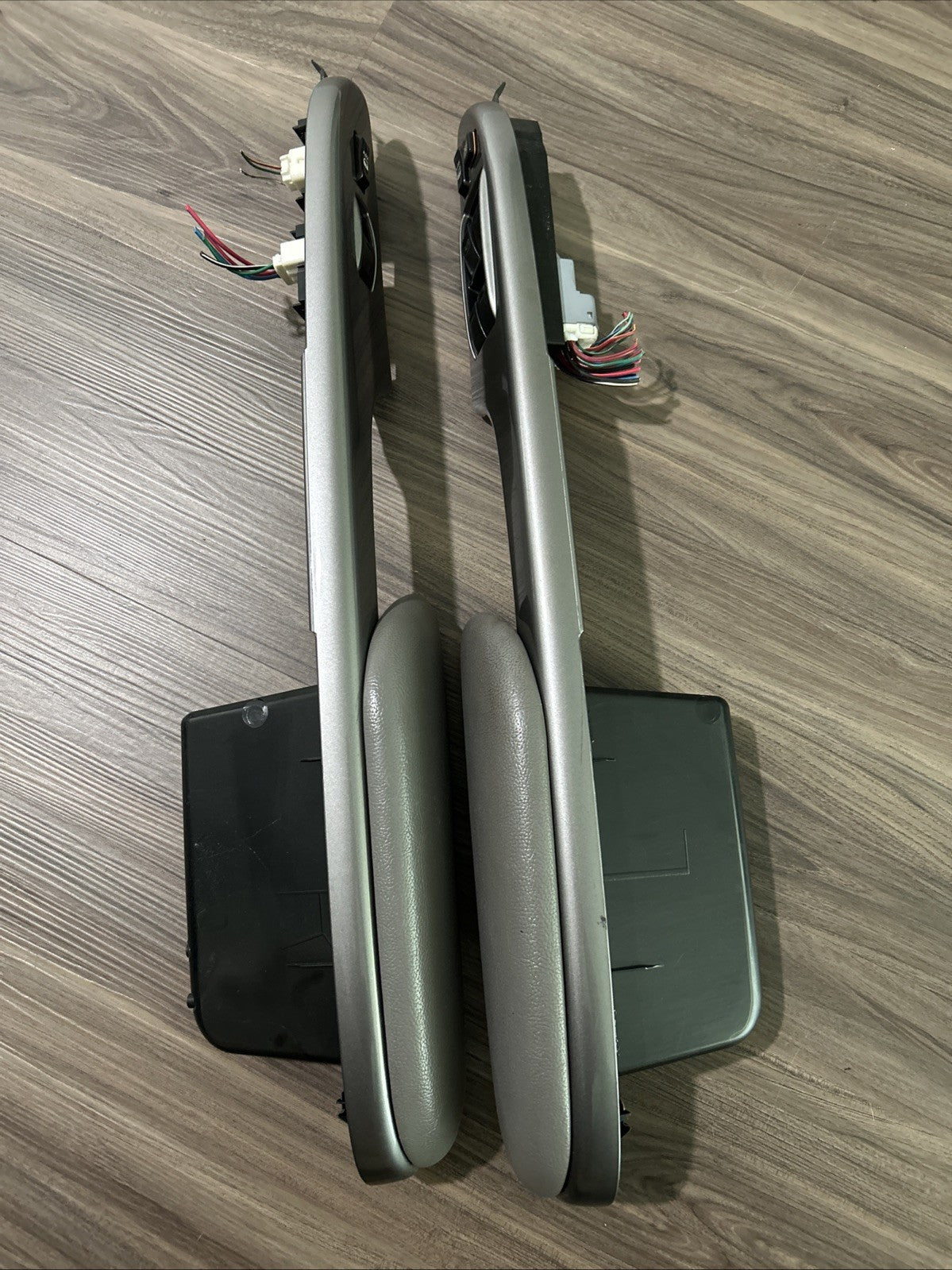 04-10  Toyota Sienna Driver Passenger Master Power Window Switch  Armrest Set