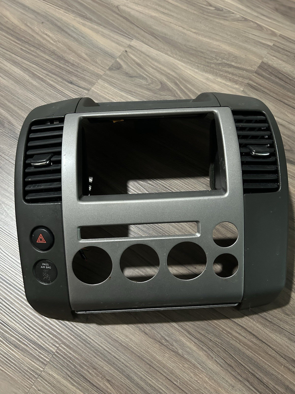 05 06 07 Nissan Pathfinder Radio Navigation Climate Control Console Bezel Trim