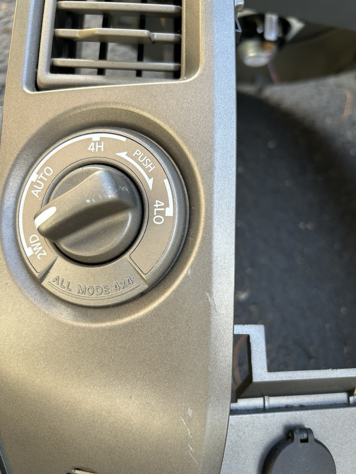 04-07 Nissan Titan Armada Center Dash Radio AC Climate Surround Bezel Trim Taupe