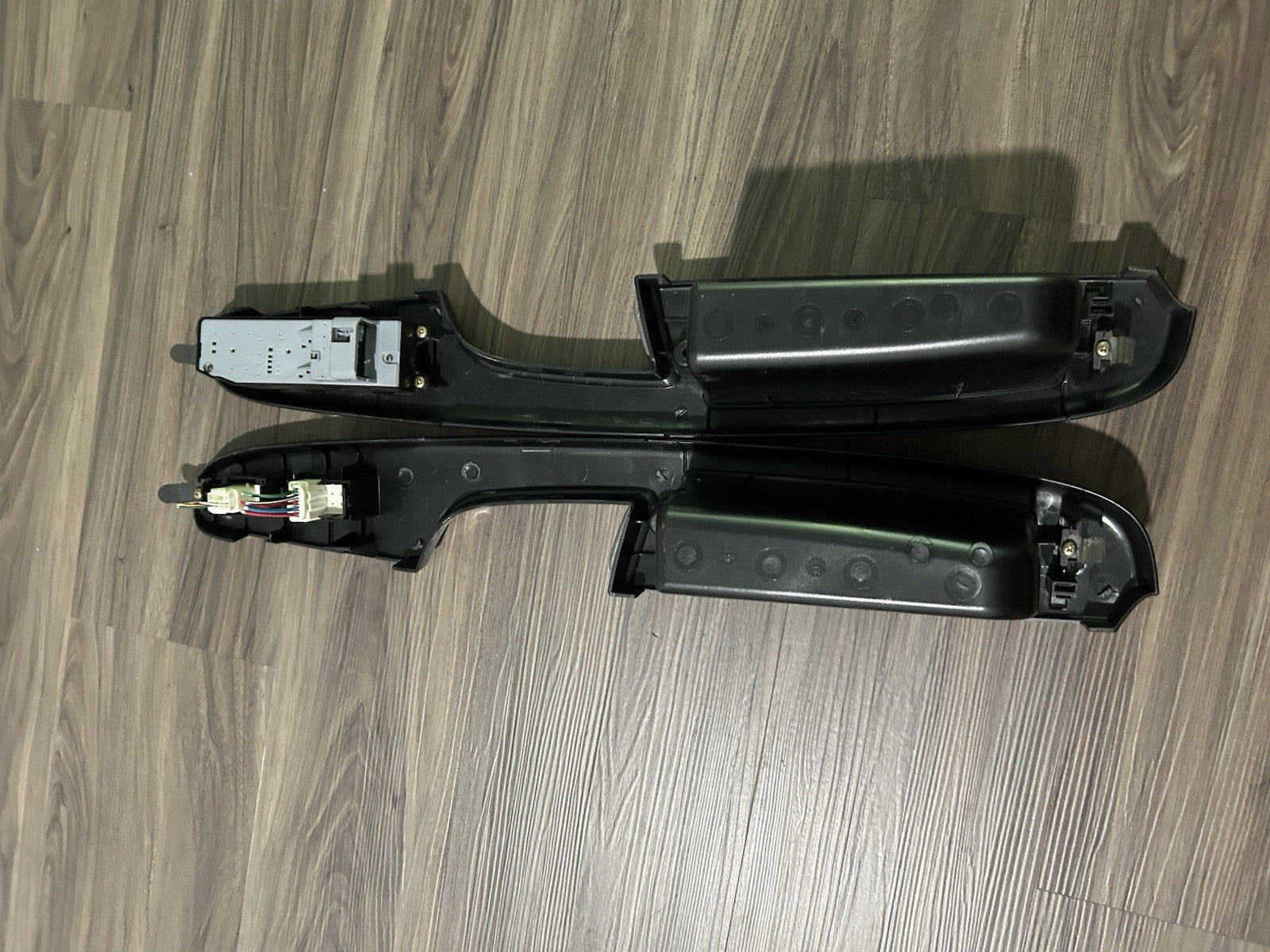 04-10  Toyota Sienna Driver Passenger Master Power Window Switch  Armrest Set