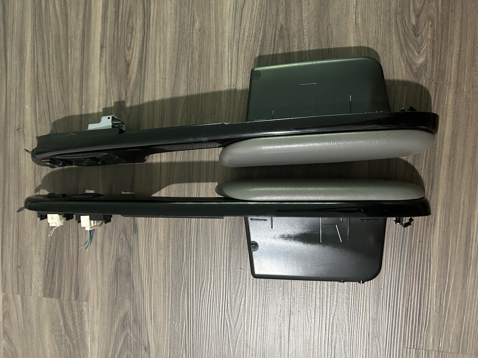 04-10  Toyota Sienna Driver Passenger Master Power Window Switch  Armrest Set