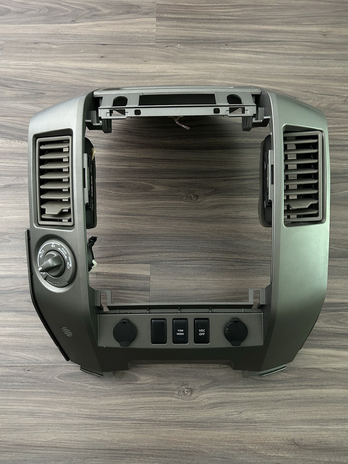 04-07 Nissan Titan Armada Center Dash Radio AC Climate Surround Bezel Trim Taupe