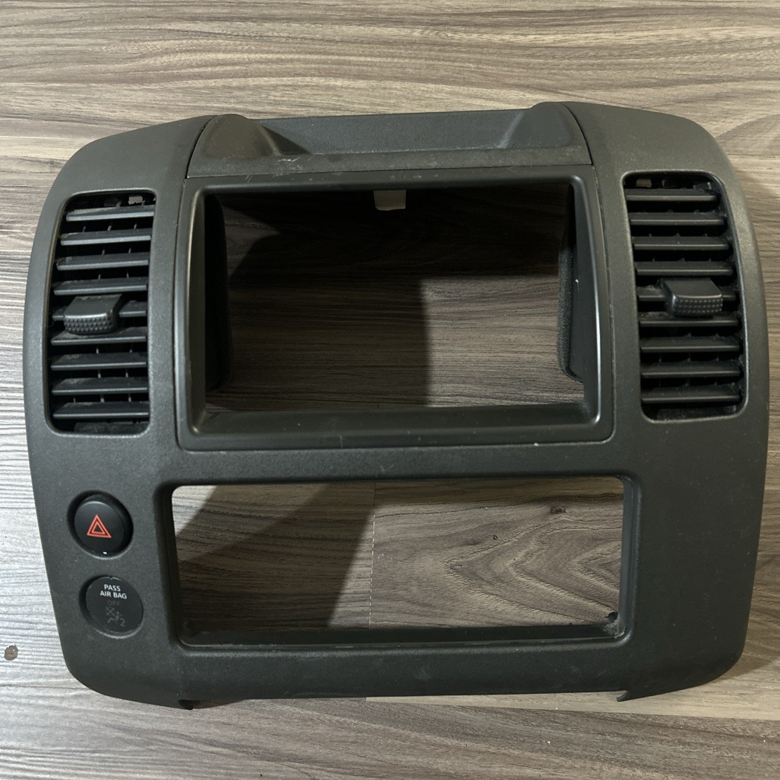 05-12 Nissan Xterra Pathfinder frontier Center Dash Radio bezel vent Console OEM