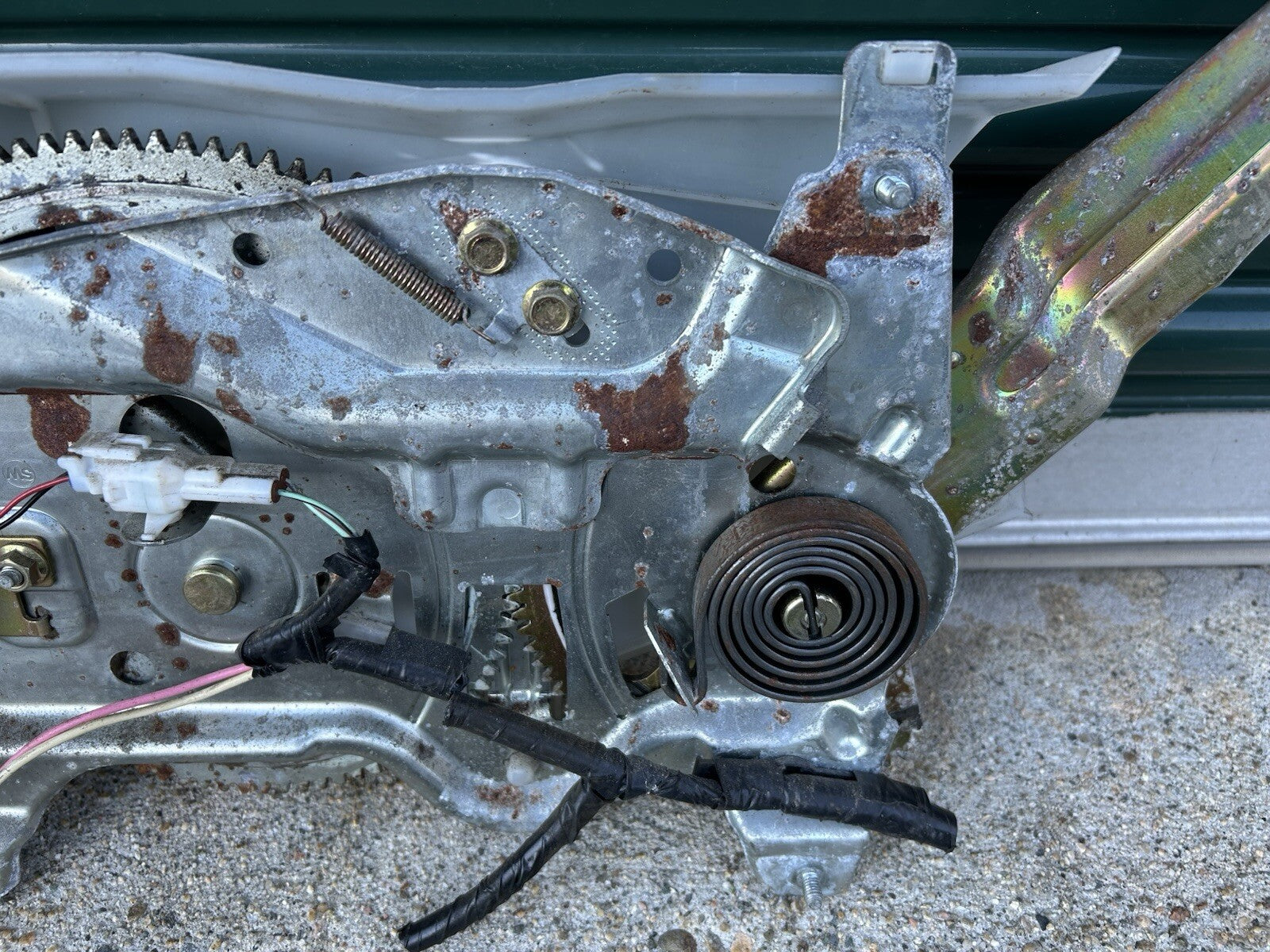 2001-07 TOYOTA SEQUOIA REAR BACK HATCH LIFTGATE WINDOW REGULATOR MOTOR OEM