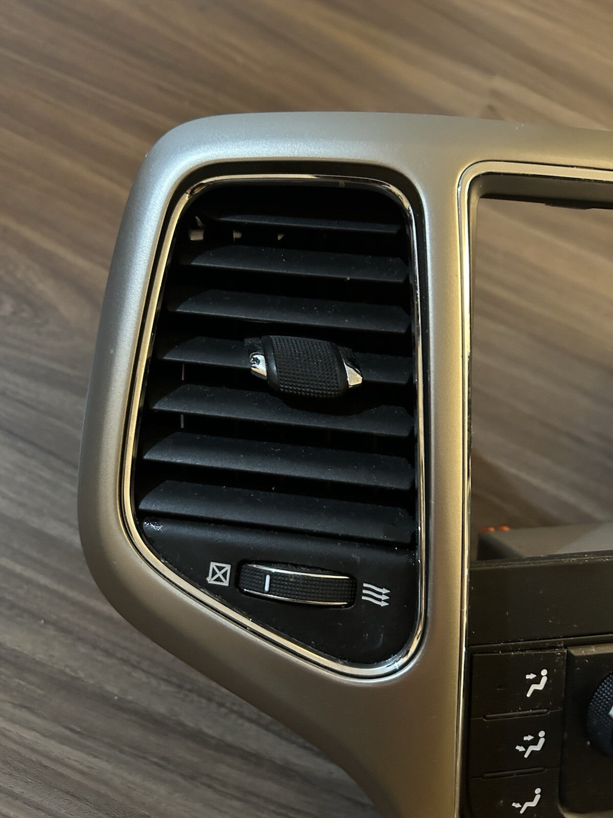 11-13 Jeep Grand Cherokee Durango Dash Radio Climate AC Heater Control Bezel OEM