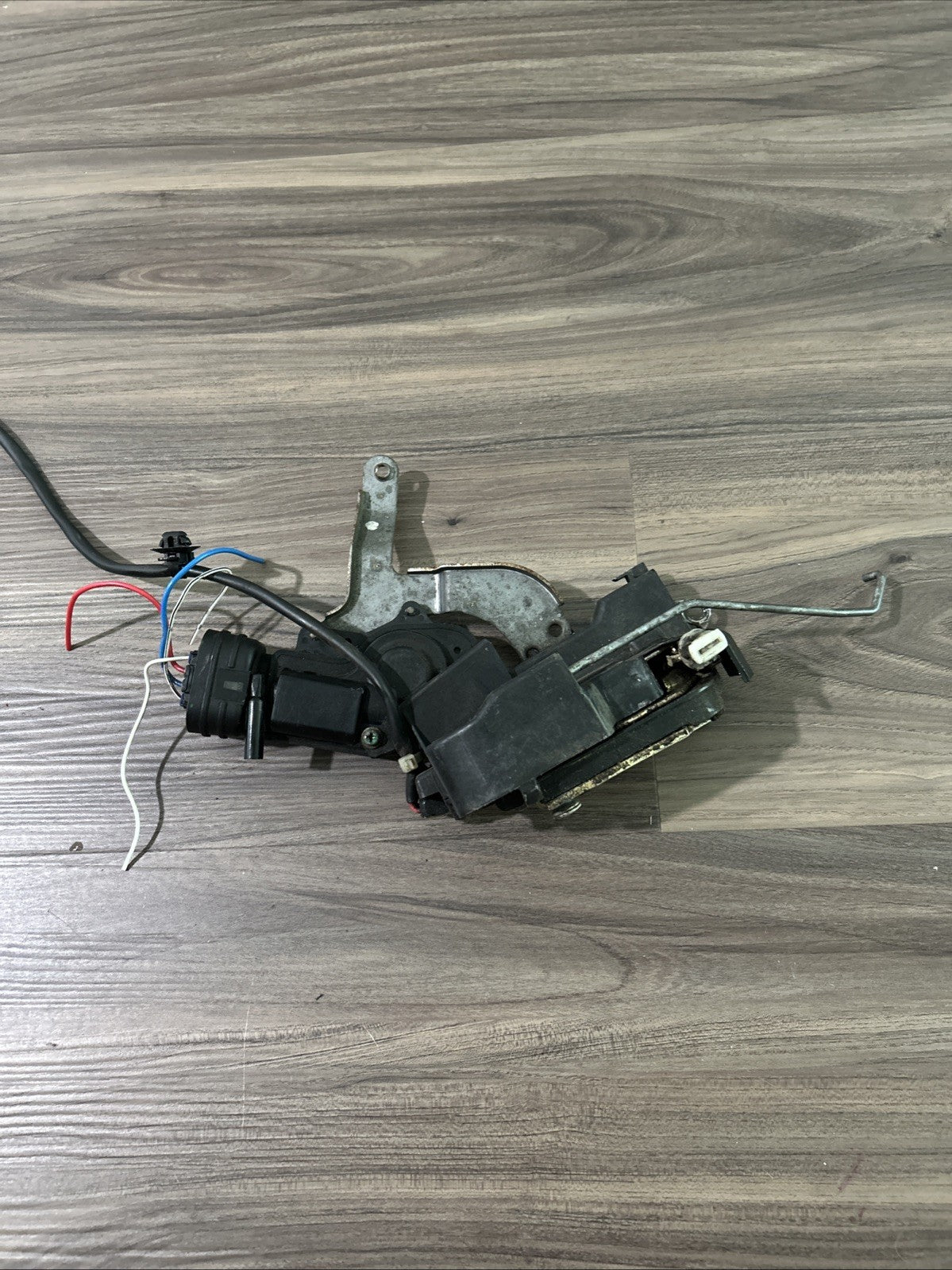 98 - 02 Toyota Corolla, Prizm Front Left Driver door Latch Lock Actuator / OEM