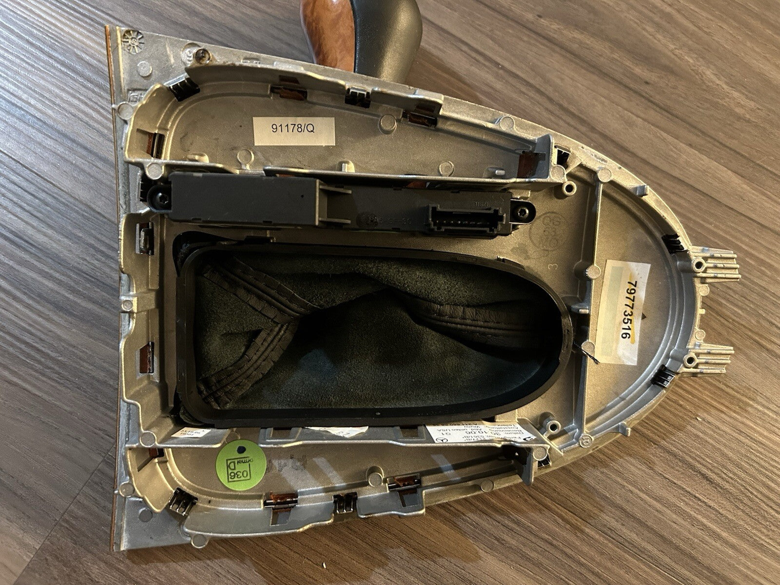 2007-09 Mercedes W211 E350 E550 OEM Shifter Knob Boot Cover Black & Wood Factory