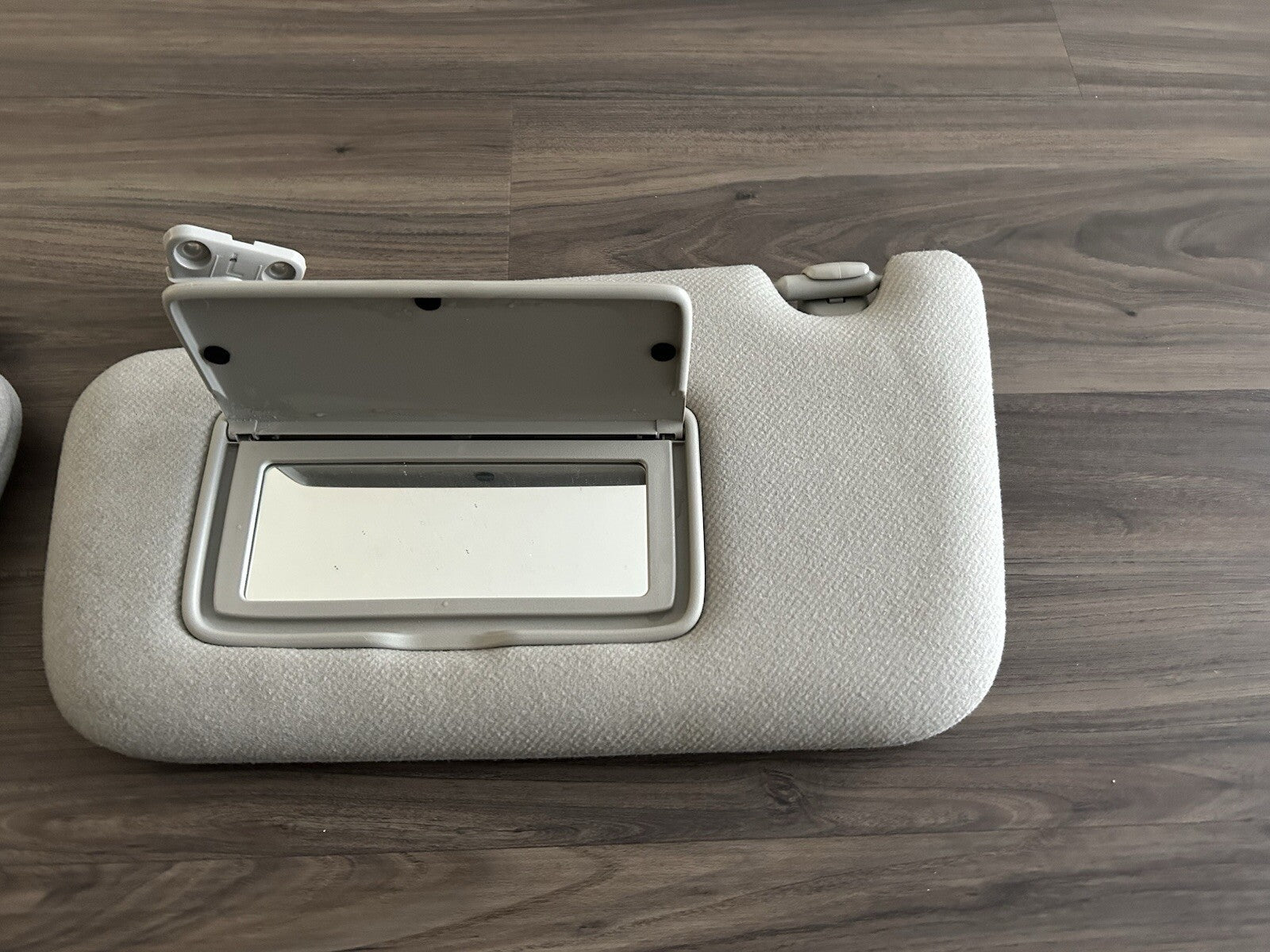 13-19 Nissan Sentra Sunvisors set OEM Gray Cloth Vanity Mirror pair sun visors