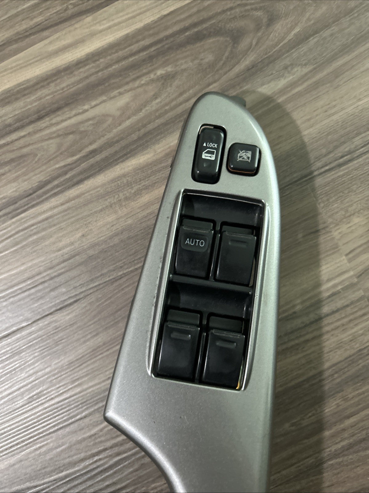 04-10  Toyota Sienna Driver Passenger Master Power Window Switch  Armrest Set