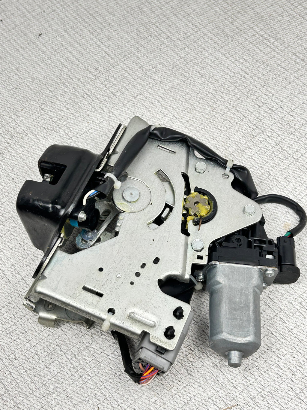 2011- 2021 Jeep Grand Cherokee Rear Power Liftgate Latch Lock Actuator Motor OEM