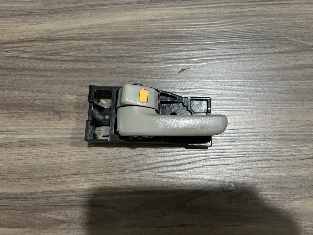 2000-2007 Toyota Tundra Interior Door Handle Front Left Driver 69274-ac010