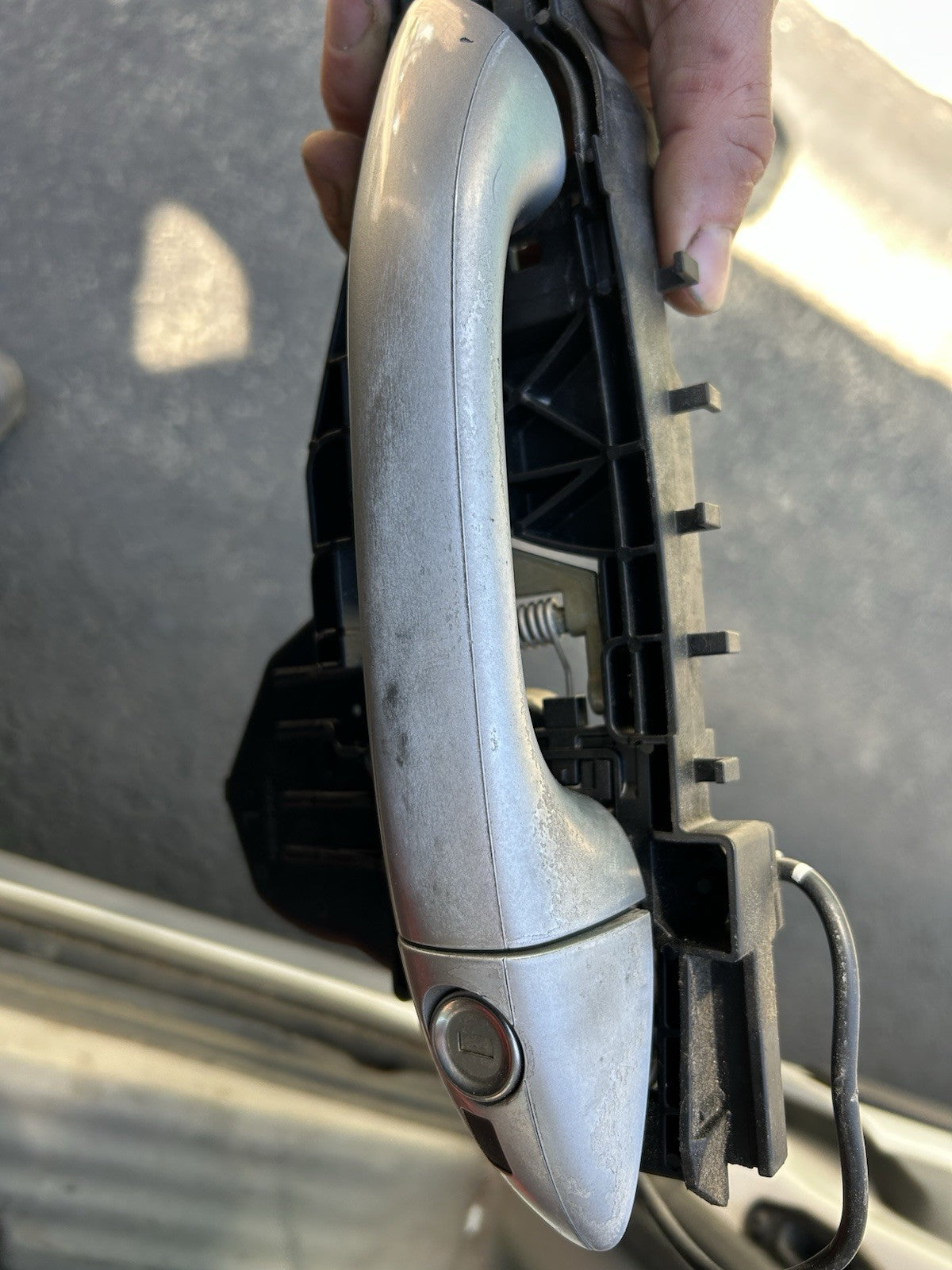 06-12 Mercedes w251 R350 Front Left Driver Side Exterior Door Handle OEM Silver