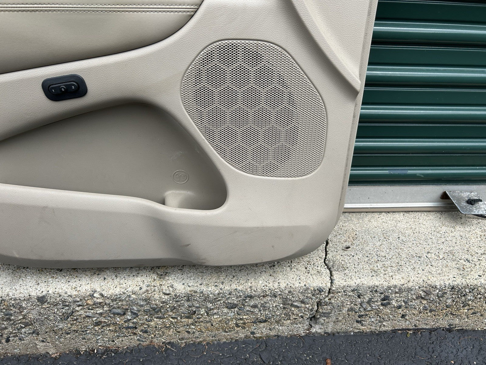 14-22 Grand Cherokee Tan Lt Frost Front Driver Side Left Door Panel 1148412