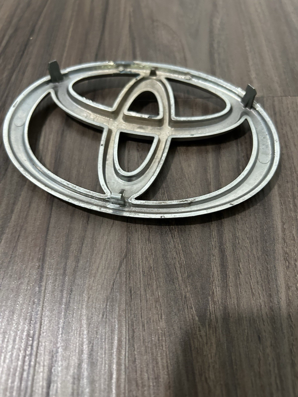 2004 2005- 2006 Toyota Solara Front Grille Chrome Emblem Badge  OEM 75311-AA040