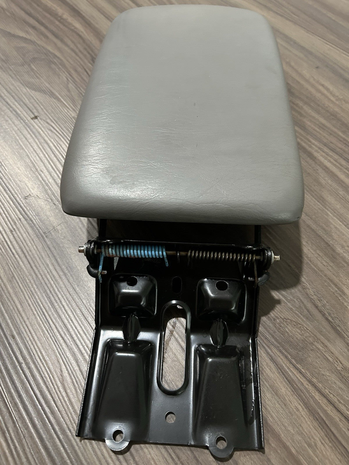 2000-2004 Toyota Avalon Console Lid Arm Rest Armrest Center Console Gray OEM