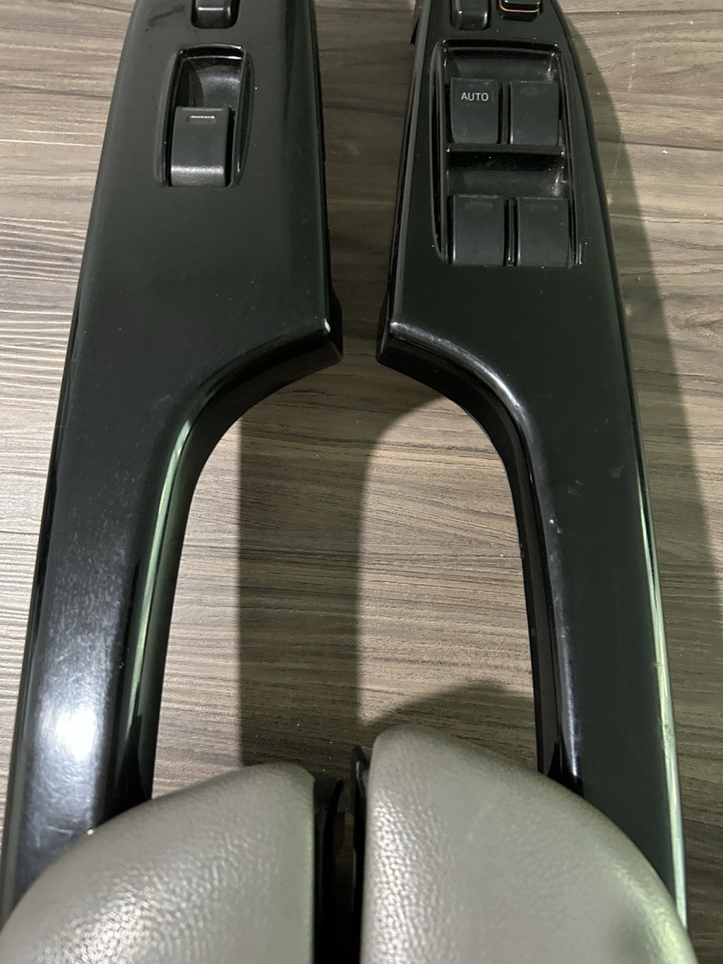 04-10  Toyota Sienna Driver Passenger Master Power Window Switch  Armrest Set