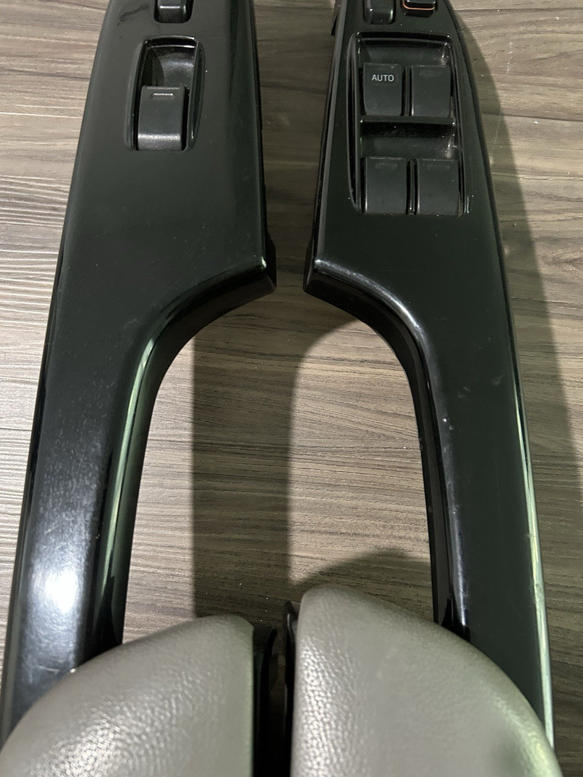 04-10  Toyota Sienna Driver Passenger Master Power Window Switch  Armrest Set