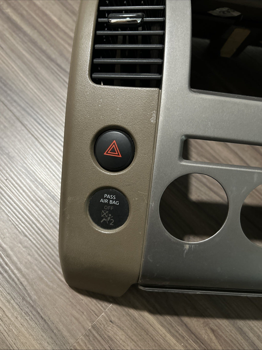 2005-2007 NISSAN PATHFINDER RADIO BEZEL DIGITAL TAN SILVER SURROUND TRIM DASH