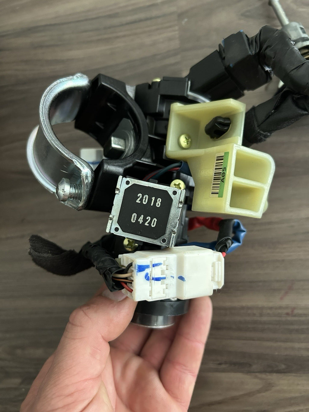 2017-2020 HYUNDAI ELANTRA IGNITION SWITCH LOCK CYLINDER COVER OEM