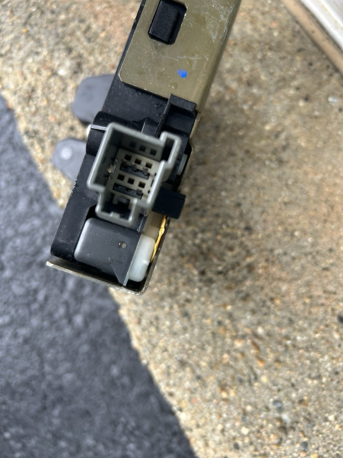 Volvo XC90 rear tailgate trunk latch lock actuator assembly OEM 03-14 third row