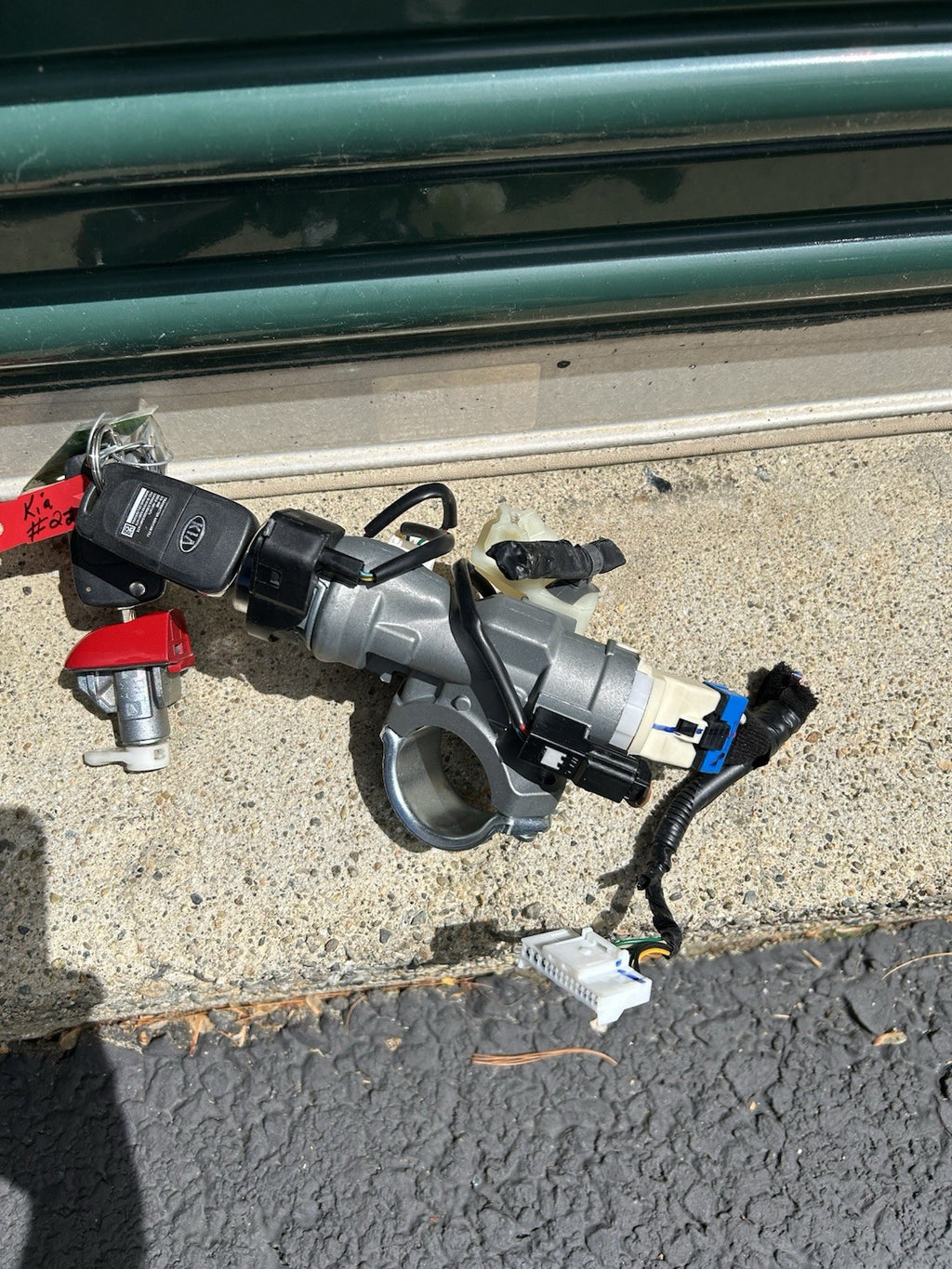 2010-2013 KIA SOUL IGNITION SWITCH LOCK CYLINDER W/ KEY OEM