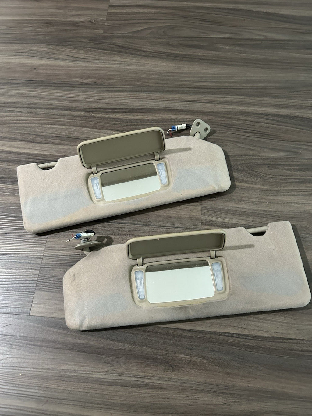 2004-2008 Toyota Solara Driver & Passenger Side Sun Visor Pair Set Tan Lighted