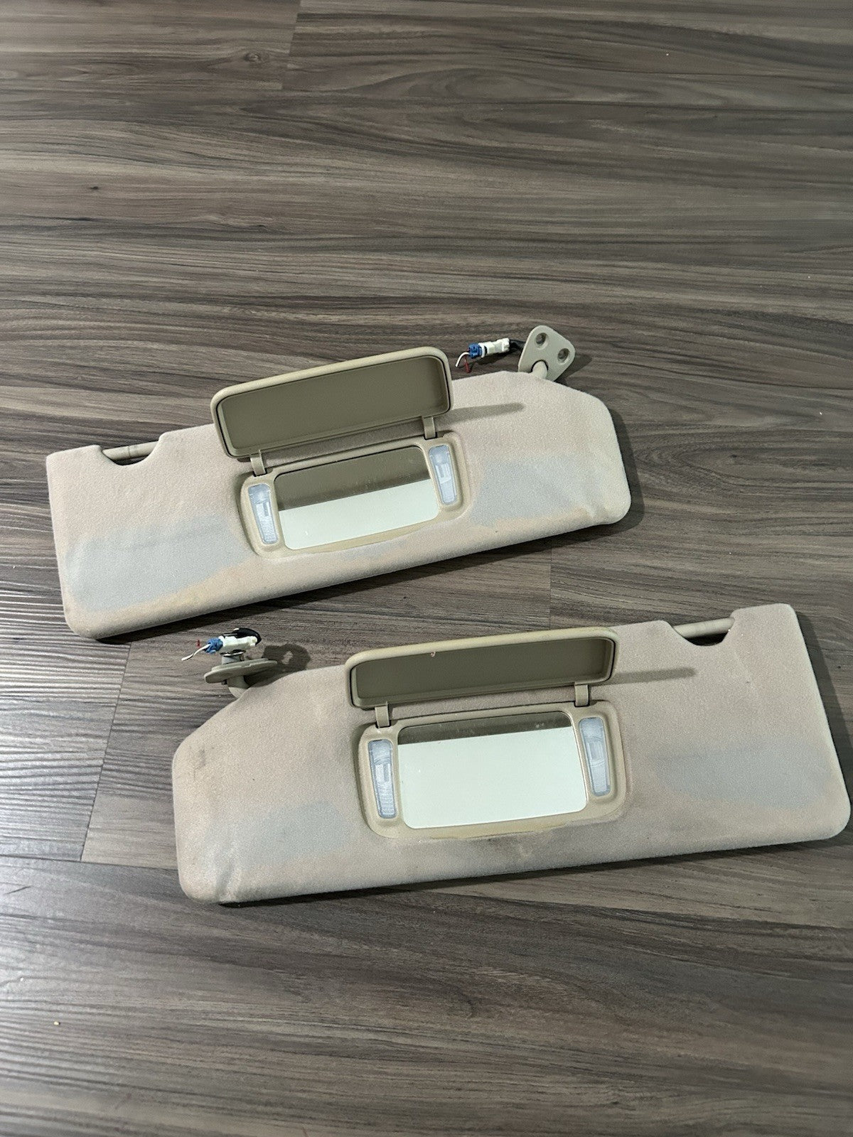 2004-2008 Toyota Solara Driver & Passenger Side Sun Visor Pair Set Tan Lighted