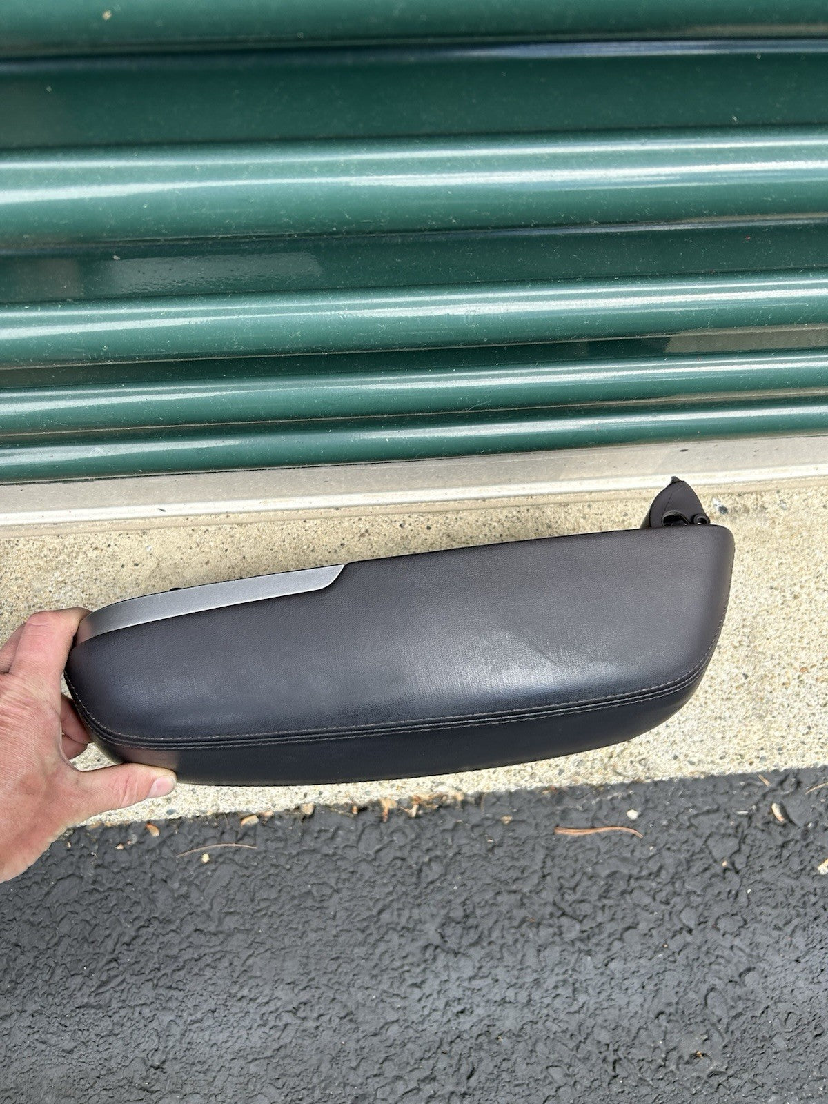 2011 Hyundai Tucson OEM CENTER CONSOLE ARMREST COVER LID BROWN