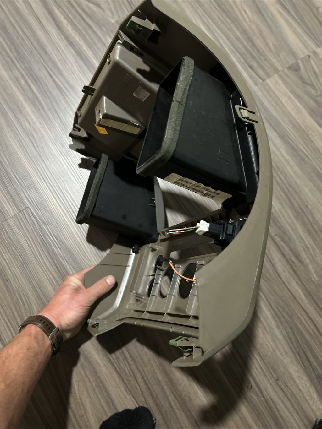 2005-2007 NISSAN PATHFINDER RADIO BEZEL DIGITAL TAN SILVER SURROUND TRIM DASH