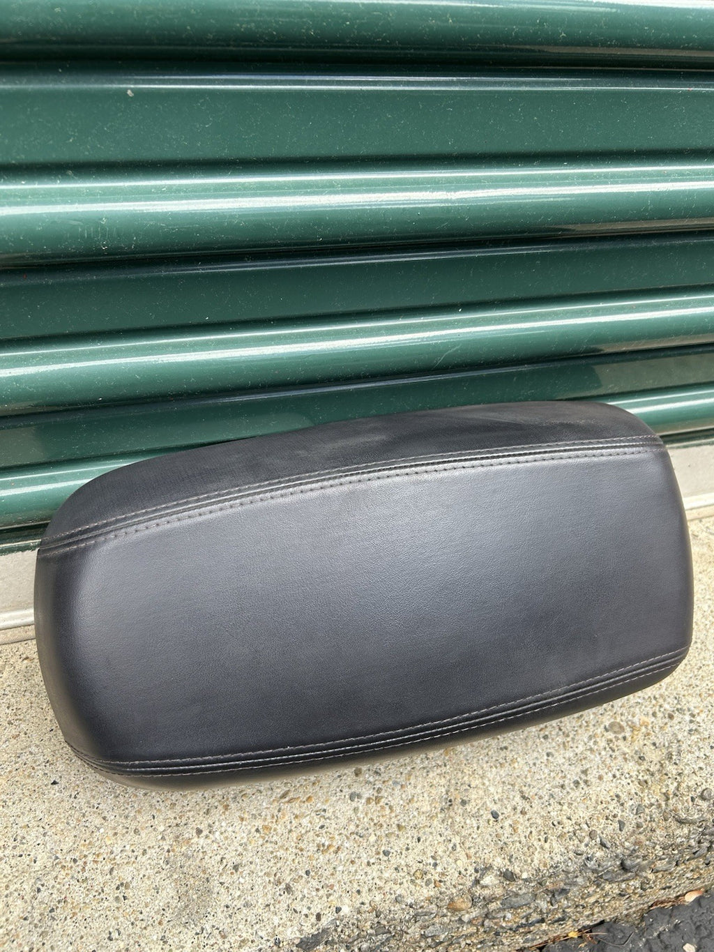 2011 Hyundai Tucson OEM CENTER CONSOLE ARMREST COVER LID BROWN
