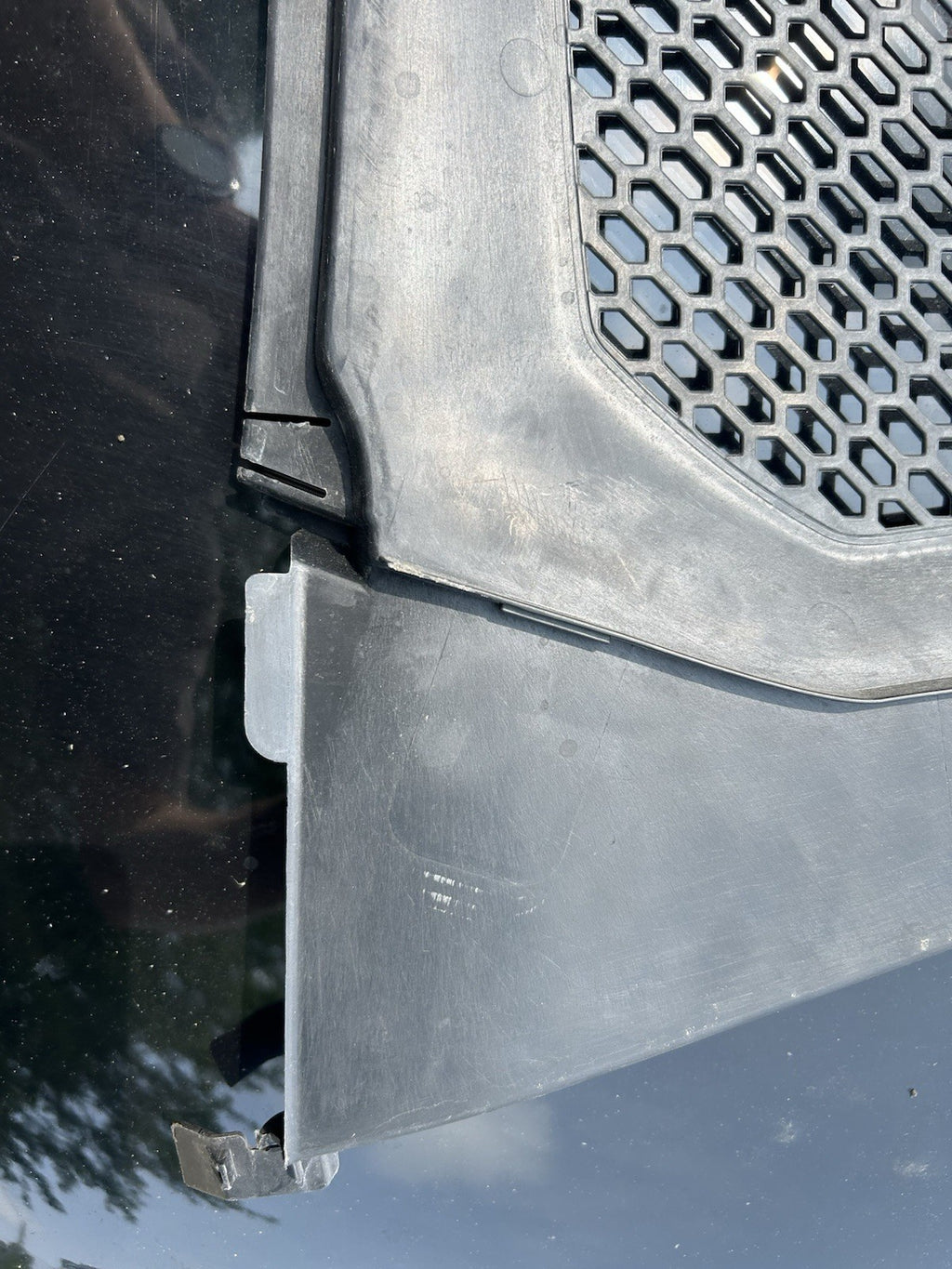 2014-2018 BMW X5 35IX F15 - Left Slotted Firewall / COWL Cover 9245593