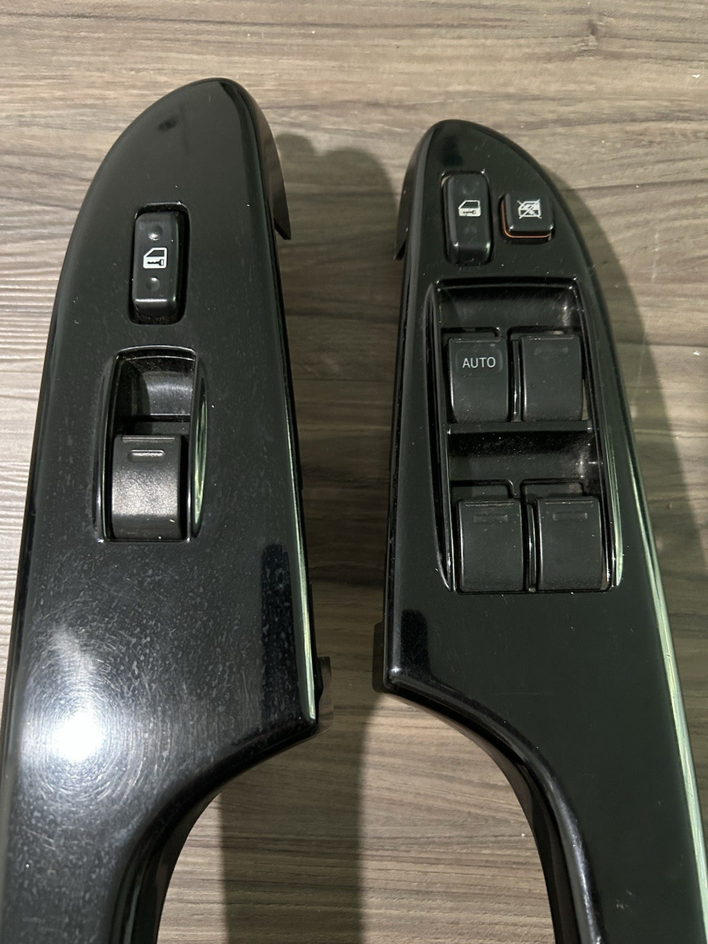 04-10  Toyota Sienna Driver Passenger Master Power Window Switch  Armrest Set