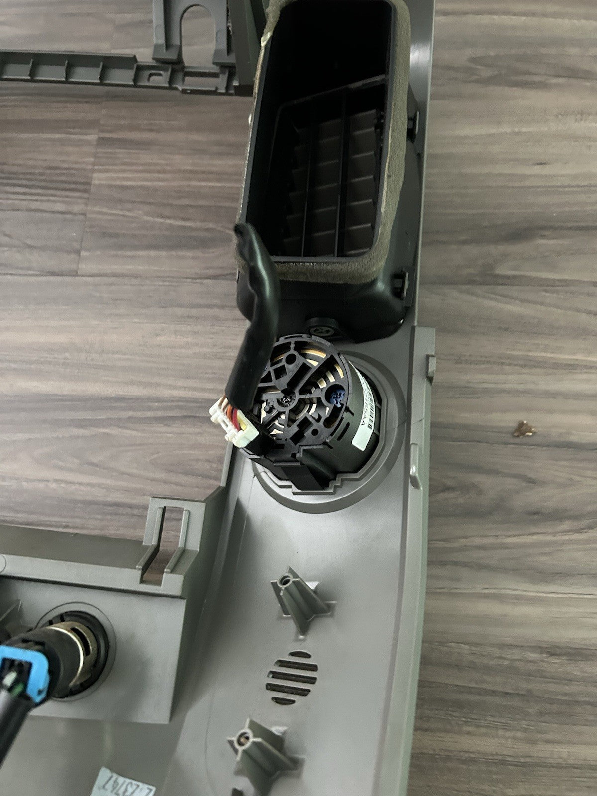 04-07 Nissan Titan Armada Center Dash Radio AC Climate Surround Bezel Trim Taupe