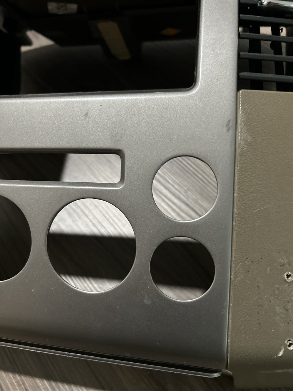 2005-2007 NISSAN PATHFINDER RADIO BEZEL DIGITAL TAN SILVER SURROUND TRIM DASH