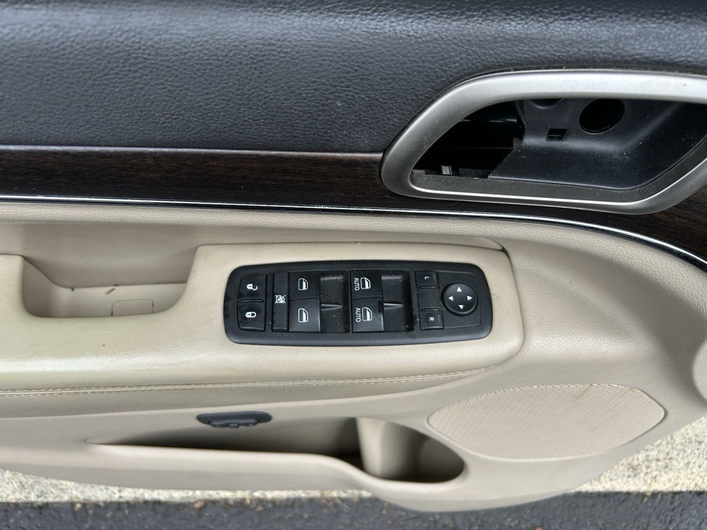 14-22 Grand Cherokee Tan Lt Frost Front Driver Side Left Door Panel 1148412