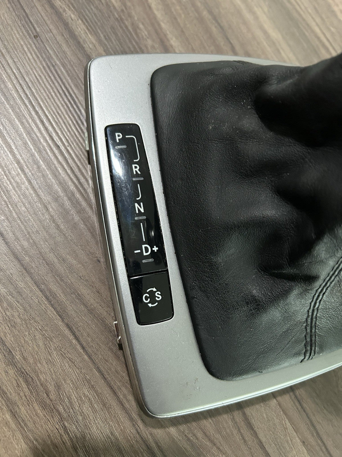 2008-2011 MERCEDES-BENZ W204 C250 C300 C350 SHIFTER GEAR SELECTOR KNOB BOOT OEM