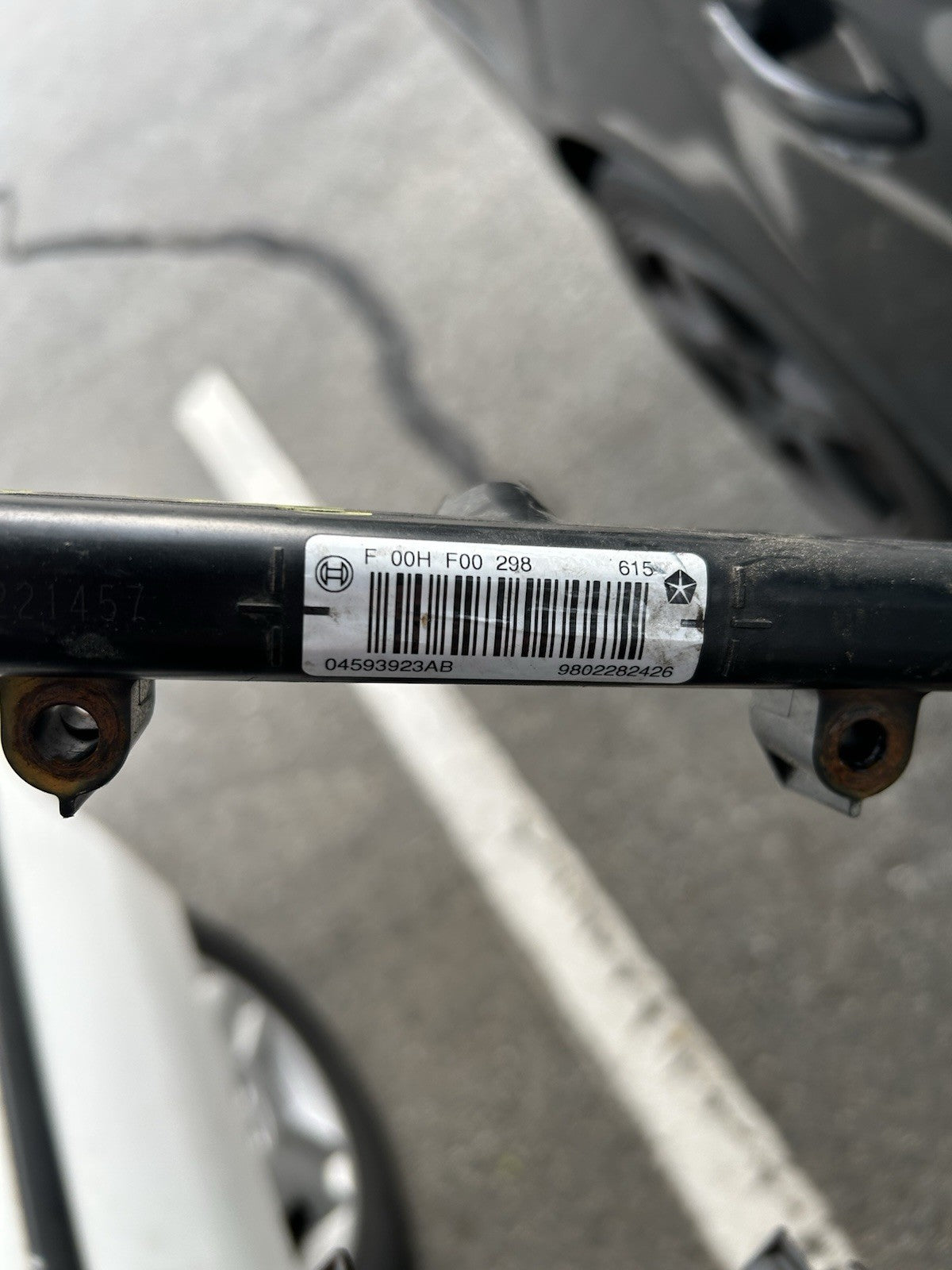 OEM Mopar Fuel Rail W/Injectors 2011-2023 Jeep Dodge Chrysler 3.6 04593923AB