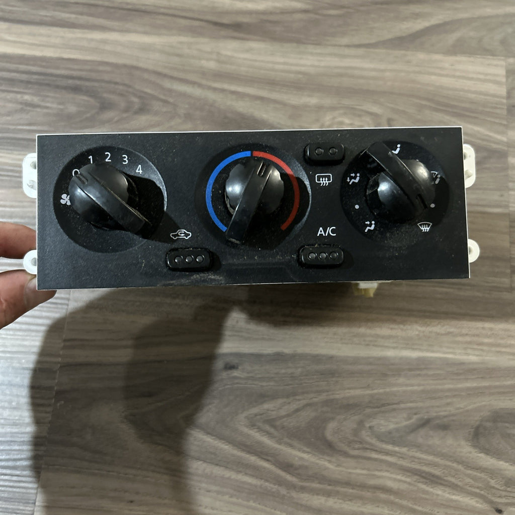 2001-04 Nissan Xterra Frontier Climate Heater AC Control Panel OEM 173-011-1160