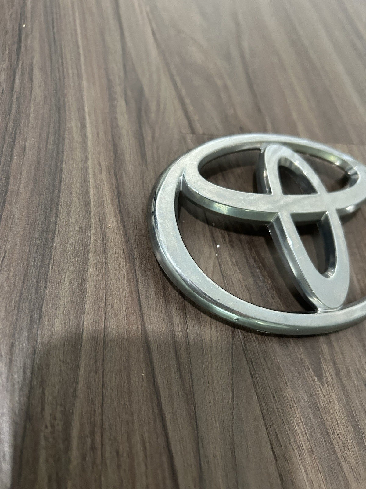 2004 2005- 2006 Toyota Solara Front Grille Chrome Emblem Badge  OEM 75311-AA040