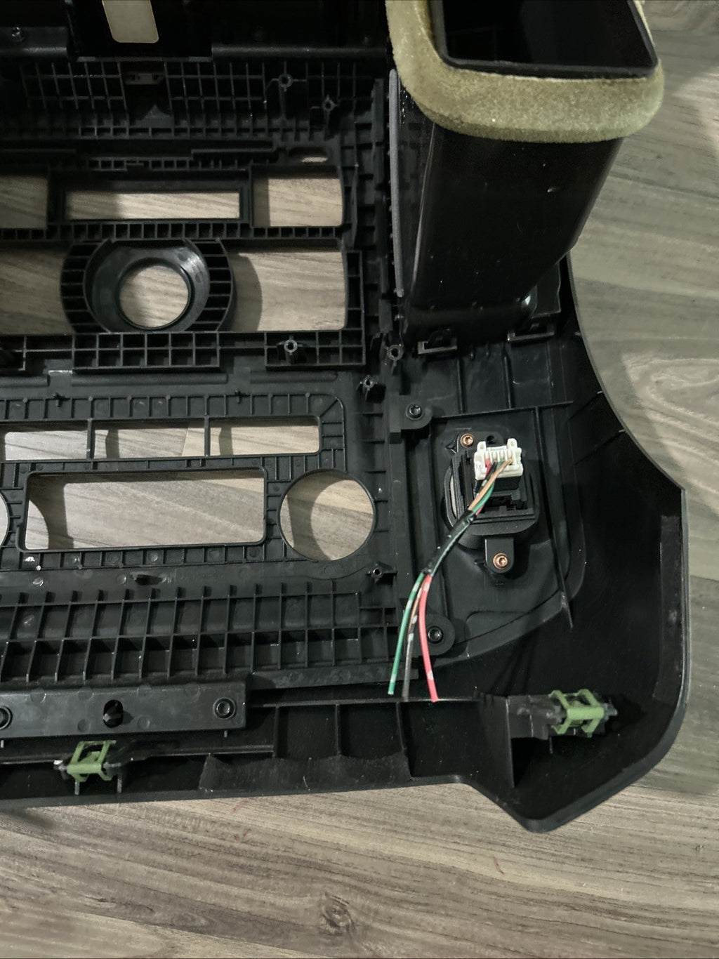 09-12 NISSAN XTERRA FRONTIER CENTER DASH RADIO VENT BEZEL TRIM OEM 68259 ZL01