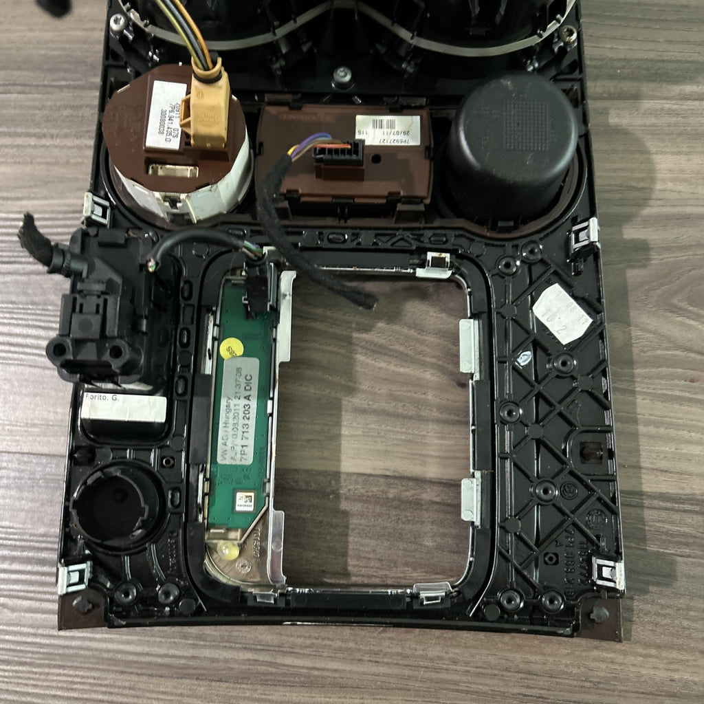 2011-2017 VOLKSWAGEN TOUAREG OEM CUP HOLDER W/TRACTION PARKING DIFF DSC SWITCH