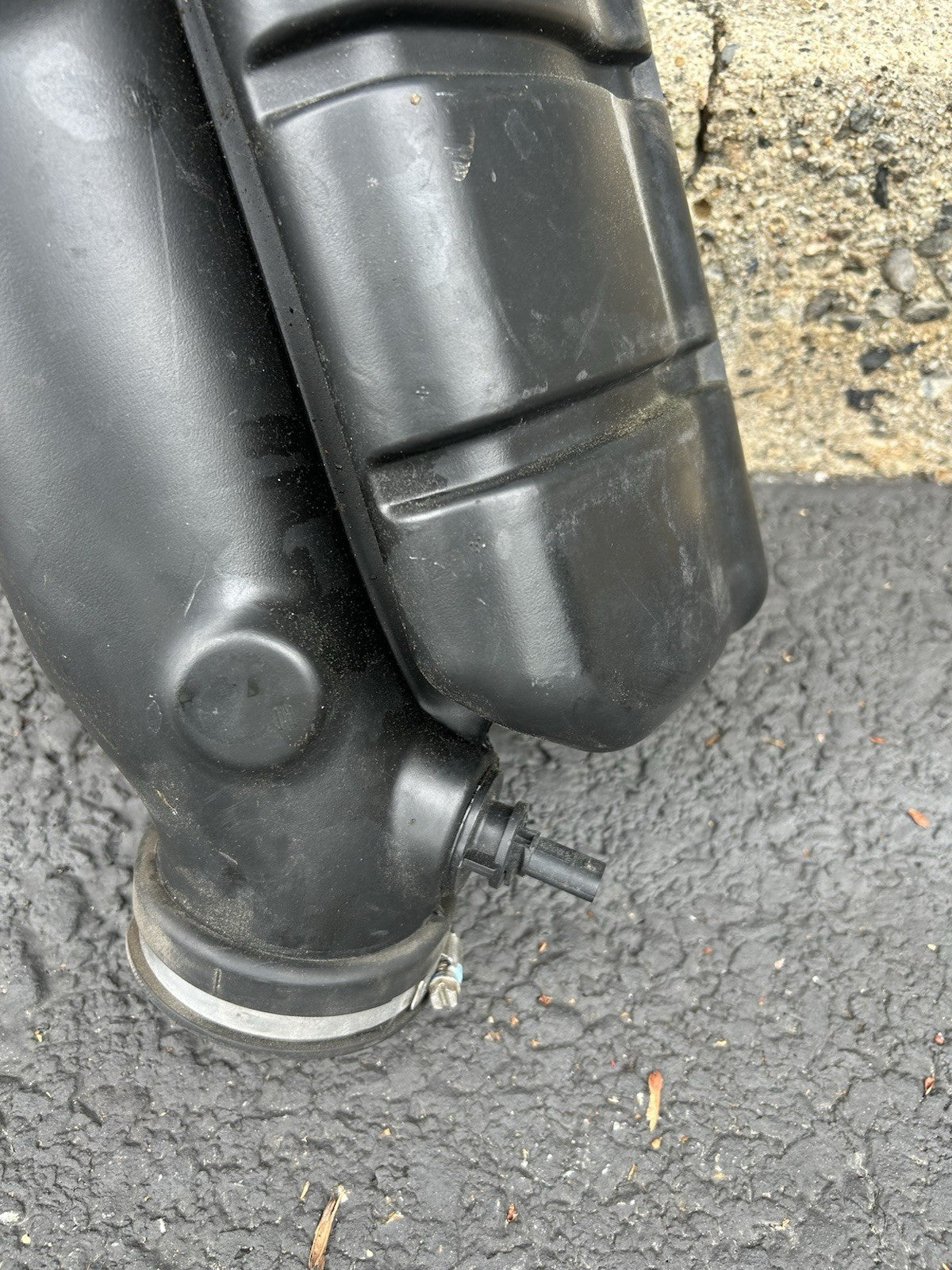 2011 - 2013 Dodge Durango Cherokee 3.6L Resonator Air Intake Tube OEM