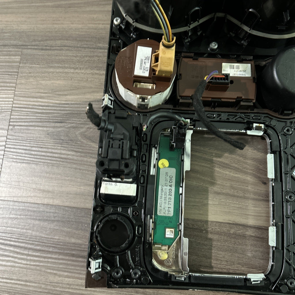 2011-2017 VOLKSWAGEN TOUAREG OEM CUP HOLDER W/TRACTION PARKING DIFF DSC SWITCH