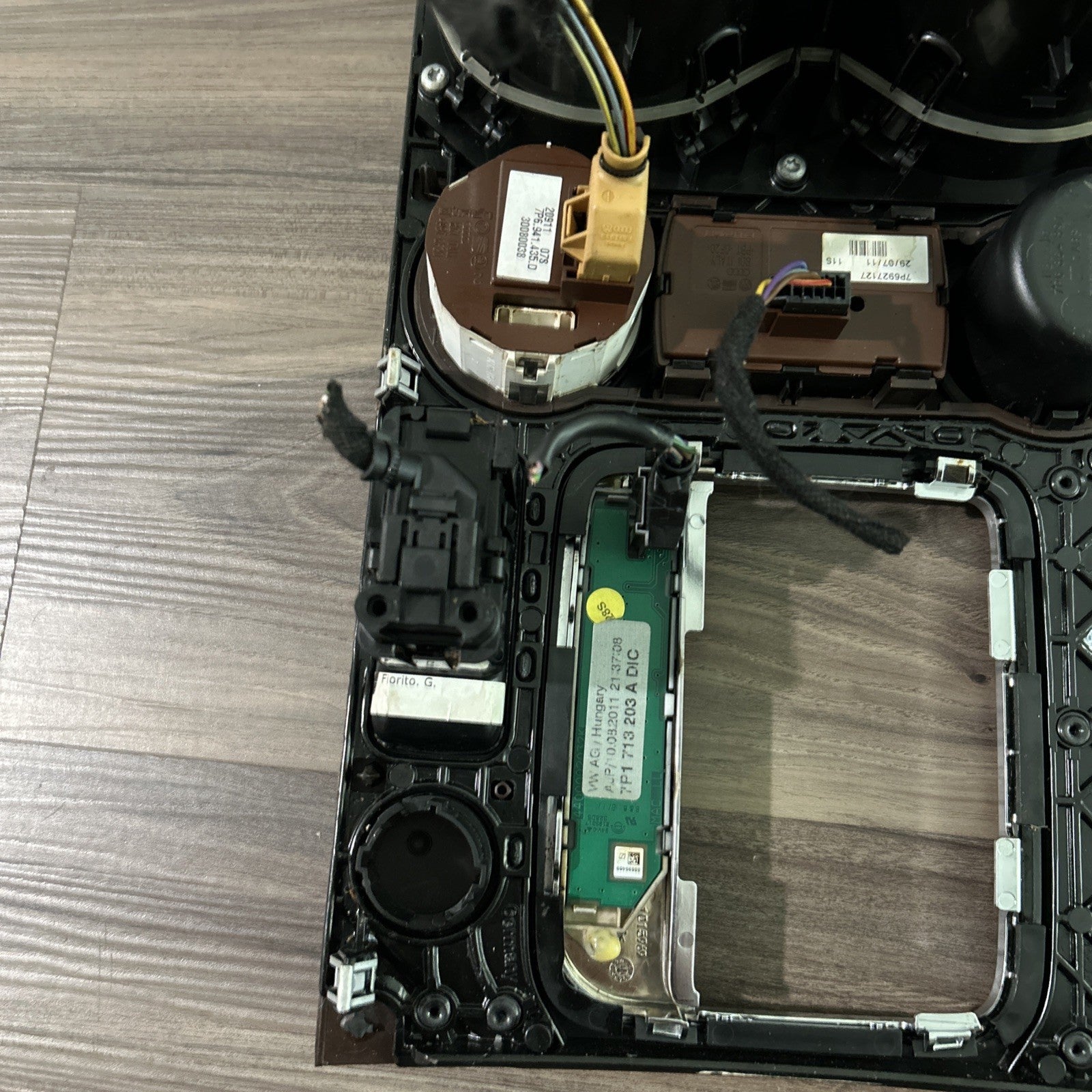 2011-2017 VOLKSWAGEN TOUAREG OEM CUP HOLDER W/TRACTION PARKING DIFF DSC SWITCH