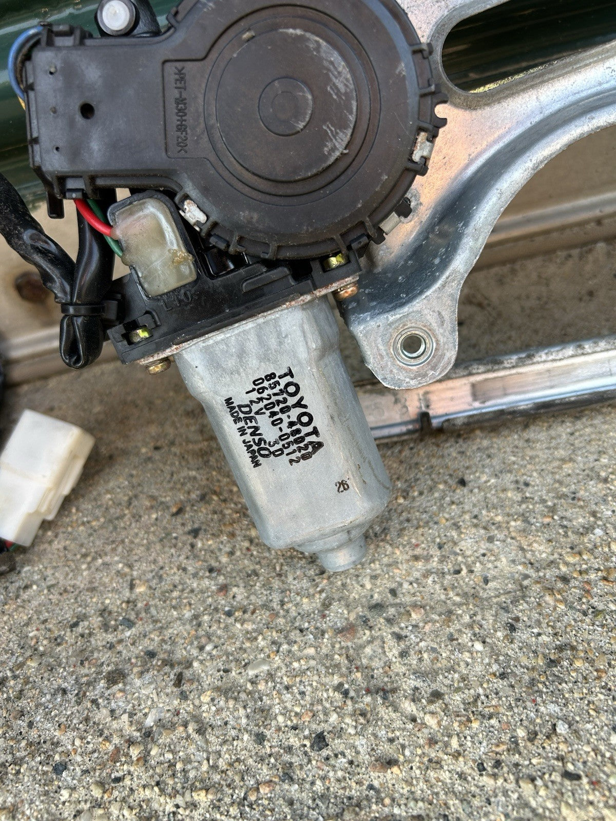 1999-2003 Lexus RX300 RX 300 Front Left Driver Window Regulator w/ Motor