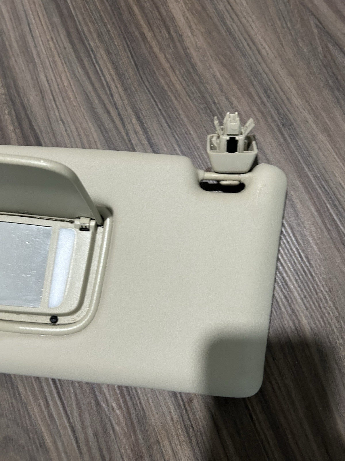 2010 2011 2012 VOLVO XC60 SUN VISOR DRIVER LEFT SIDE TAN 30653404 OEM 11-13