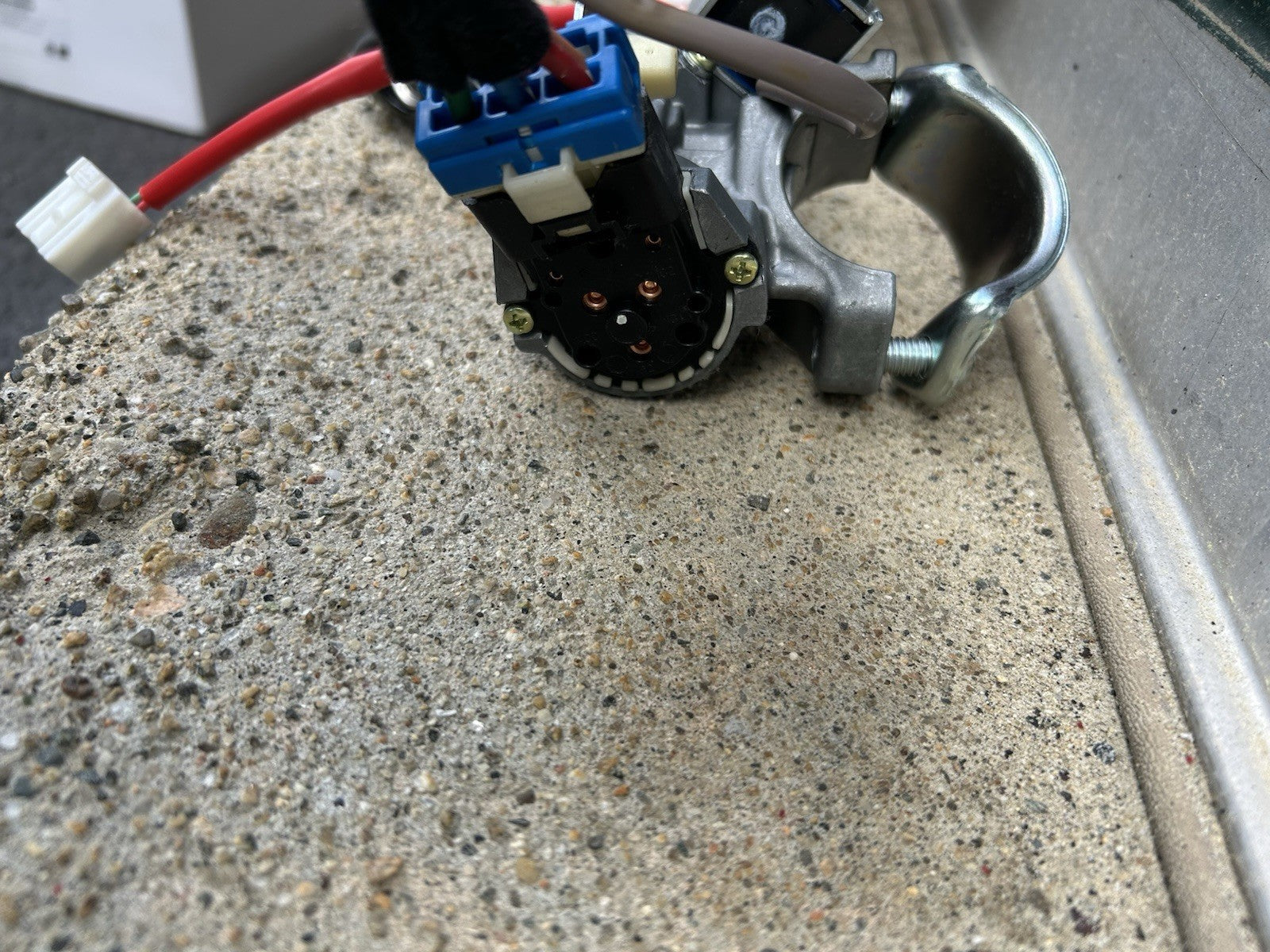 10-15 Hyundai Tucson Ignition Switch Cylinder Tumbler W/ Key & Shroud OEM