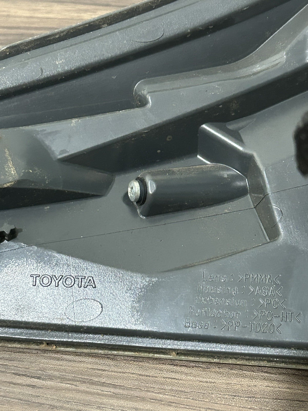 2010-2012 Lexus RX350 Right Passenger Side Tail Light Assembly Quarter Panel OEM