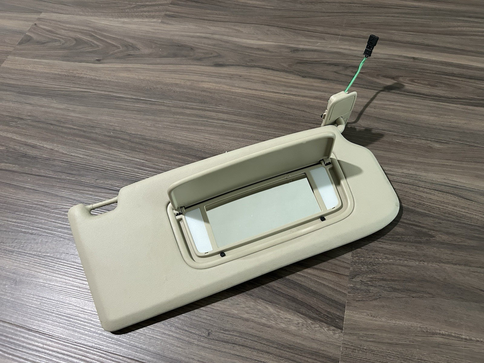 2010 2011 2012 VOLVO XC60 SUN VISOR RIGHT PASSENGER SIDE TAN 30653404 OEM 11-13